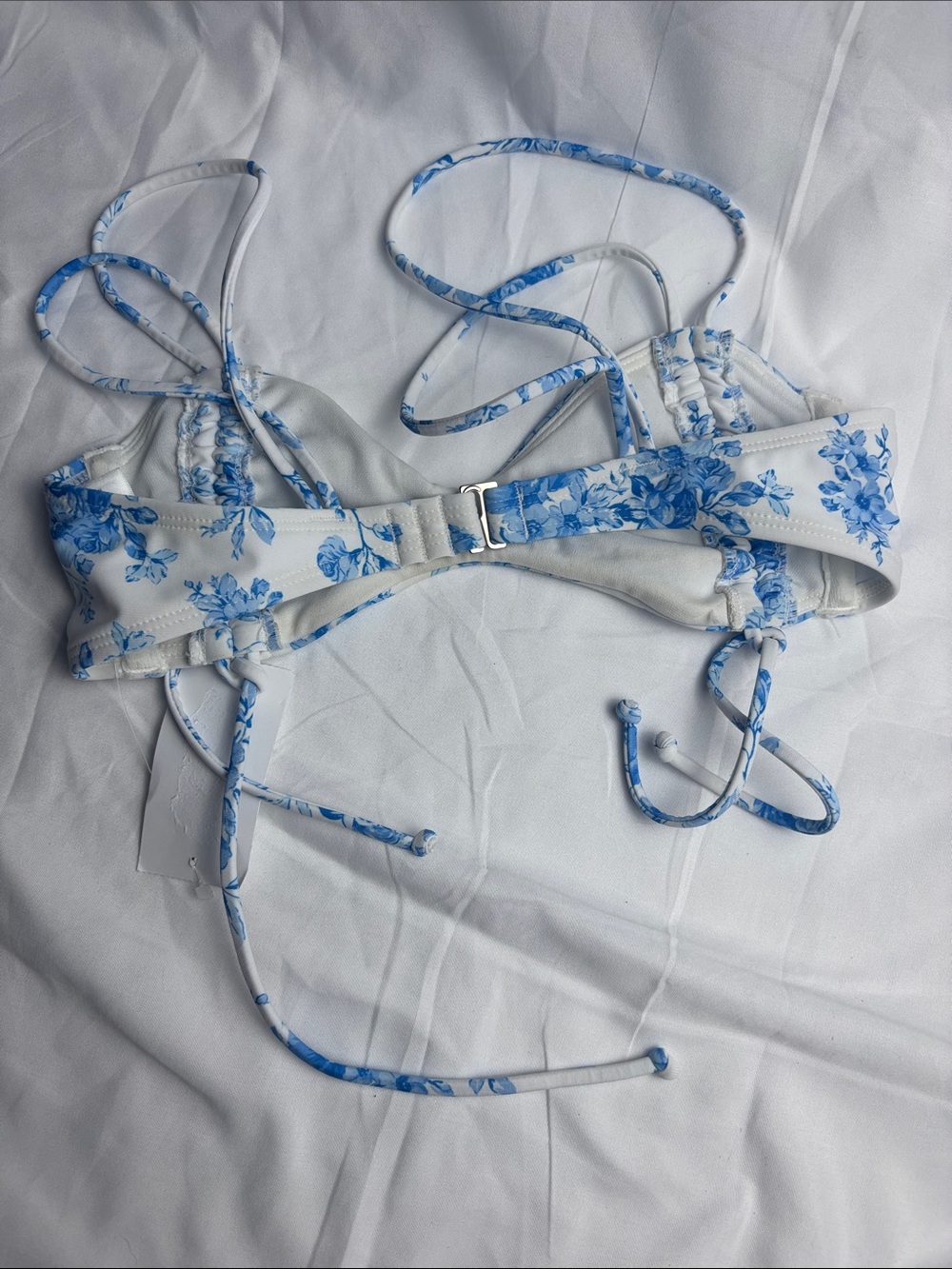 NWOT wild fable White and Blue Floral Bikini Top. Sz XS - Picture 2 of 3